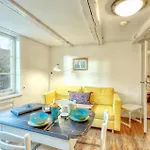 Elisabeth Ii, Apartment *